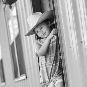 Meet your Posher, Rayann n justin